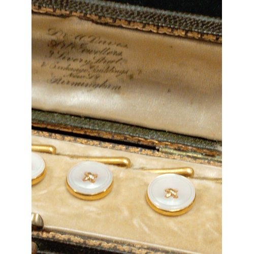 759 - Antique Edwardian 18ct gold mother of pearl detail buttons in original case. Weight 9.52 grams