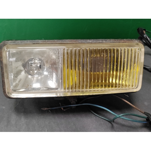 431 - A pair of vintage car/van front fog/spot lights