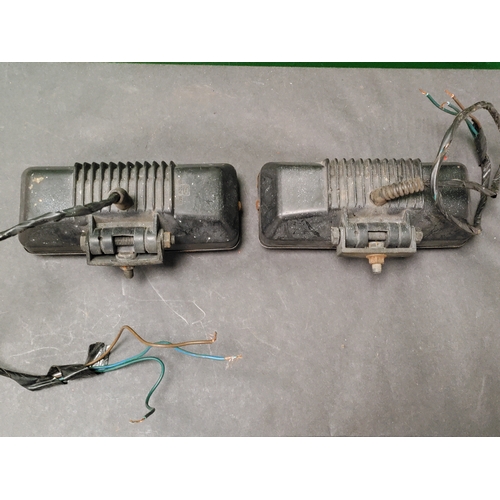 431 - A pair of vintage car/van front fog/spot lights