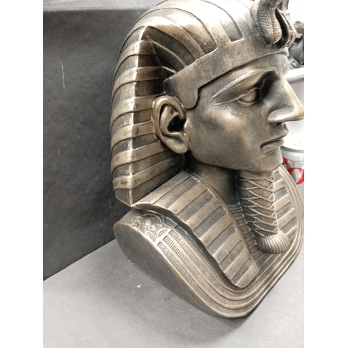 455 - Large heavy Tutankhamen male bust H 30cm x W 20cm