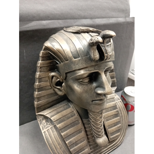 455 - Large heavy Tutankhamen male bust H 30cm x W 20cm