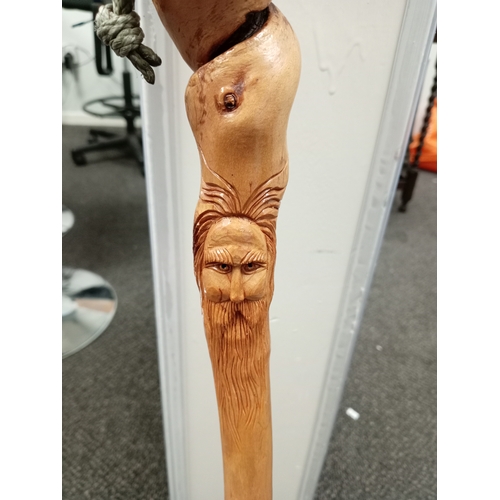 474 - Hand carved vintage walking stick with a wizard face carved into it. H 97cm.