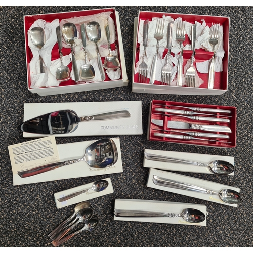 481 - 32 piece Oneida Community Plate South Seas Silver Plate Cutlery Set in nice condition. To include: 6... 