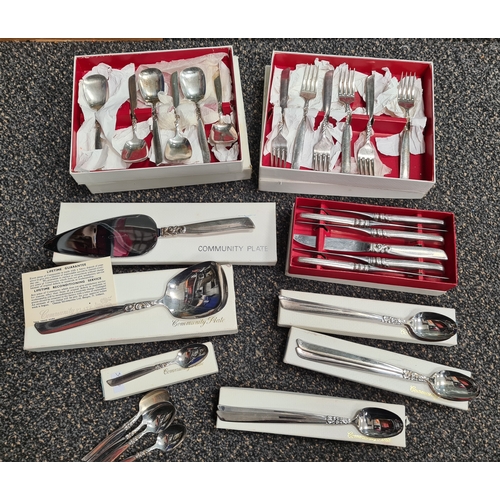 481 - 32 piece Oneida Community Plate South Seas Silver Plate Cutlery Set in nice condition. To include: 6... 