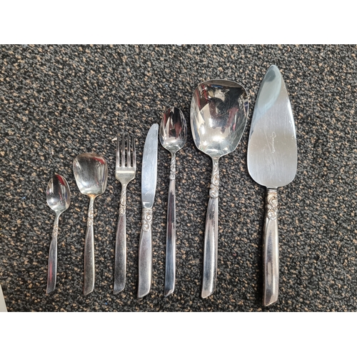 481 - 32 piece Oneida Community Plate South Seas Silver Plate Cutlery Set in nice condition. To include: 6... 