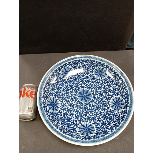 482 - Decorative blue and white Oriental dish 33cm diameter.