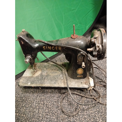 449 - Singer electric motor 99k sewing machine model No K102450440. A/F