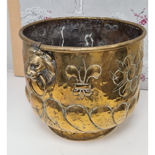 504 - Large antique Victorian brass jardiniere planter with Lion & Fleur De lys design. Measures H29cm x 3... 