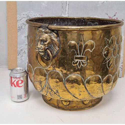 504 - Large antique Victorian brass jardiniere planter with Lion & Fleur De lys design. Measures H29cm x 3... 