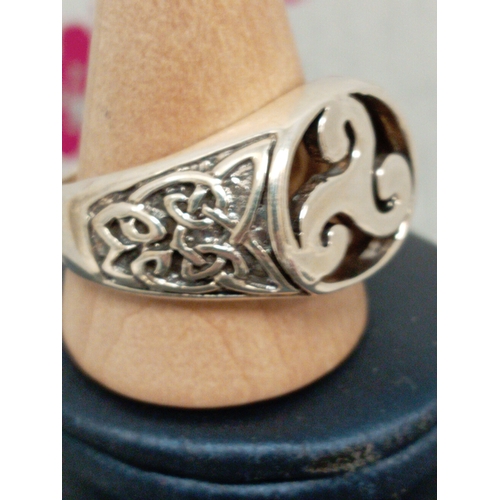 719 - Men's celtic 925 silver ring size X.