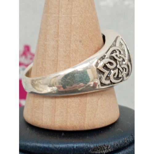 719 - Men's celtic 925 silver ring size X.