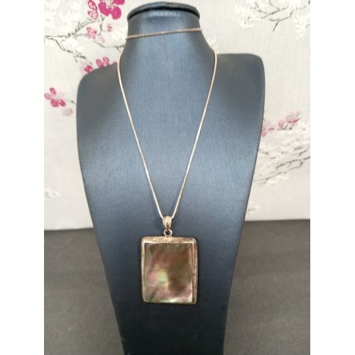 755 - 925 silver large vintage mother of pearl pendant 4cm on 925 silver chain L 40cm.