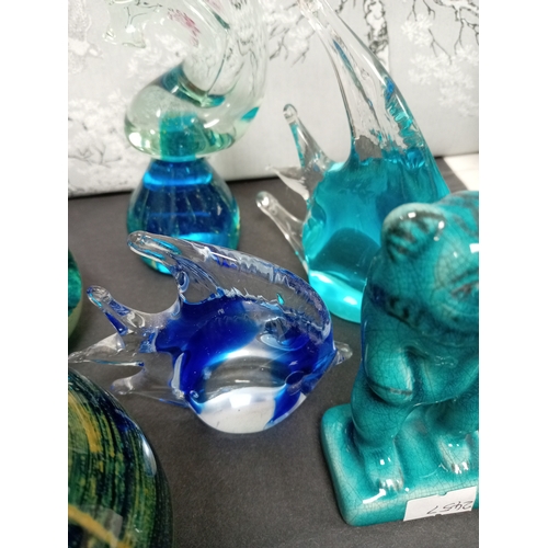 445 - Job lot of vintage Medina glass includes two paperweights, seahorse, bud vase, two glass fish and a ... 