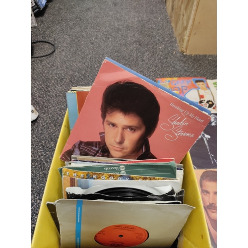 483 - Job lot of 7 inch vinyl records, collection consists of Boy George, Erasure, Freddie Mercury, Olivia... 