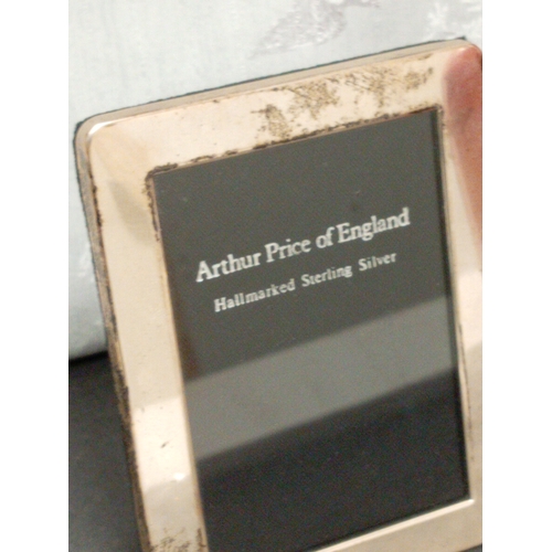 663 - Arthur Price hallmarked sterling silver 10cm x 8cm photo frame.