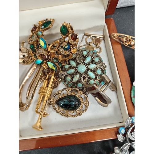 683 - Box of costume jewellery to include pendants, brooches, necklace, tie pins,etc.