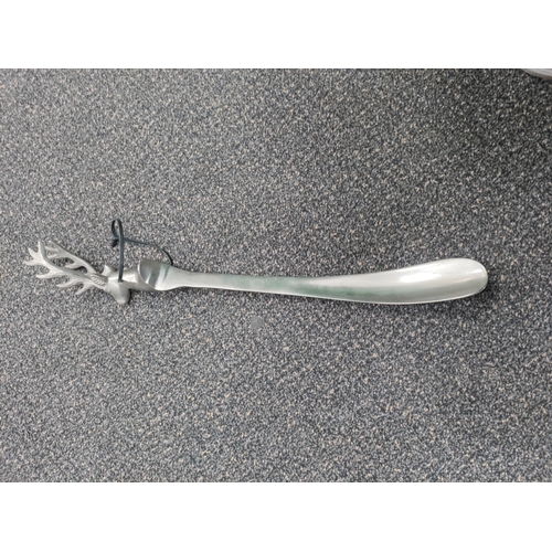 612 - Cast aluminium deer head shoehorn.