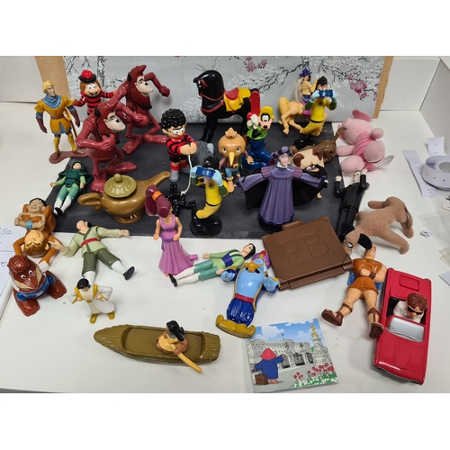 578 - Collection of mainly McDonalds & Burger King plastic toy figures to include Disney, Bigfoot, Hunchba... 