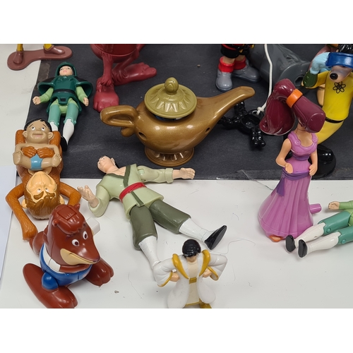 578 - Collection of mainly McDonalds & Burger King plastic toy figures to include Disney, Bigfoot, Hunchba... 