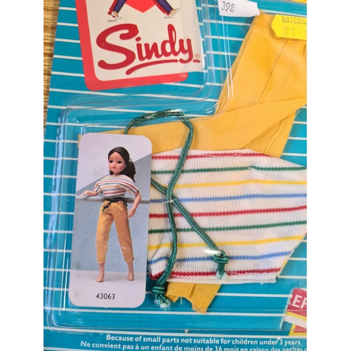 605 - Sindy Doll by Pedigree clothing accessories still in original packaging; includes Fantasia No 43063 ... 