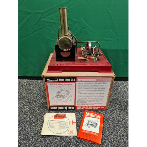 607 - Malins Mamod Model Steam Engine S.E3 with original box and paperwork.