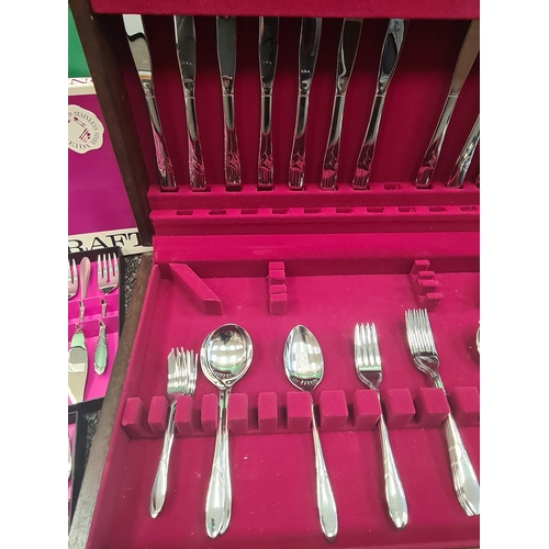 628 - Job lot of cutlery sets to include: Oneida craft Debonair Cutlery half full Canteen & 2 sets of fish... 