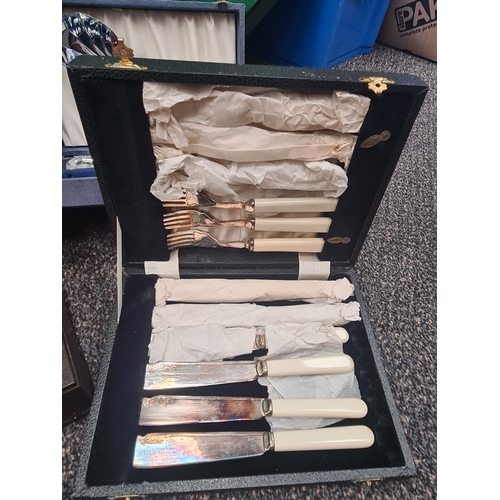 628 - Job lot of cutlery sets to include: Oneida craft Debonair Cutlery half full Canteen & 2 sets of fish... 