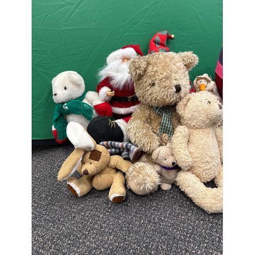 637 - Collection of plush teddy bears to include a Fraser bear and Humpty Dumpty