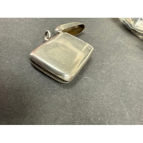 706 - Sterling silver vesta case and a cigarette case. Vesta weighs 26 grams