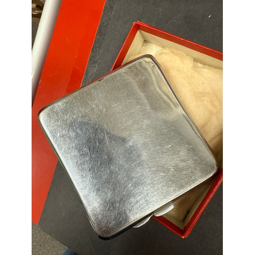 706 - Sterling silver vesta case and a cigarette case. Vesta weighs 26 grams