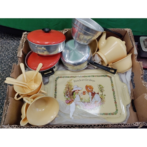 649 - A job lot of mid century toys; including a Vulcan classic sewing machine, tin plates/saucers, play c... 