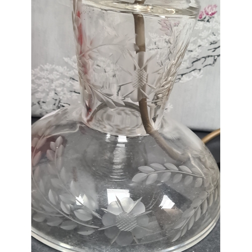 406 - Clear glass lamp & shade with engraved floral & leaf detailing. measures H30cm x17cm widest diamter.