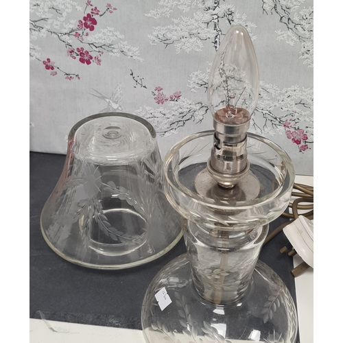 406 - Clear glass lamp & shade with engraved floral & leaf detailing. measures H30cm x17cm widest diamter.