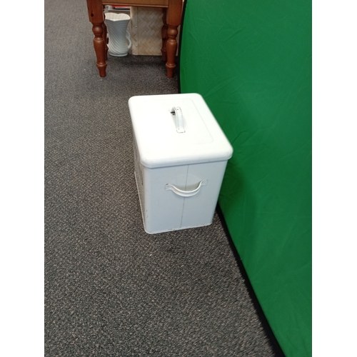 505 - Vintage white enamel bread bin. Measures H 29cm x W 30cm x D 23cm.