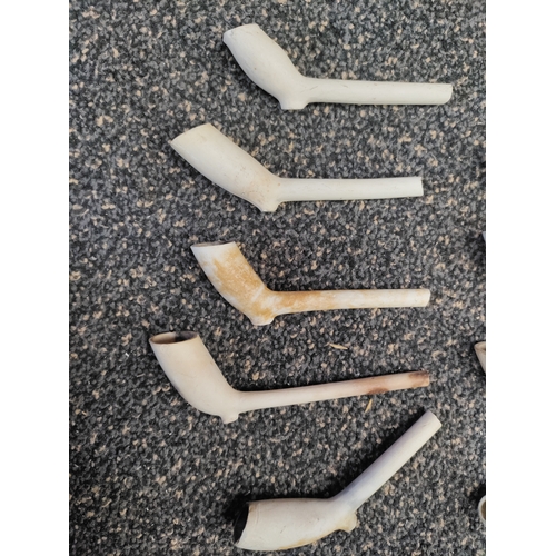 512 - A job lot of 10 Victorian clay pipes.