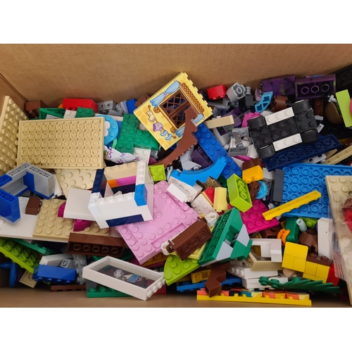 545 - Job lot of mixed Lego to include Harry Potter items and 10 various mini figure characters.