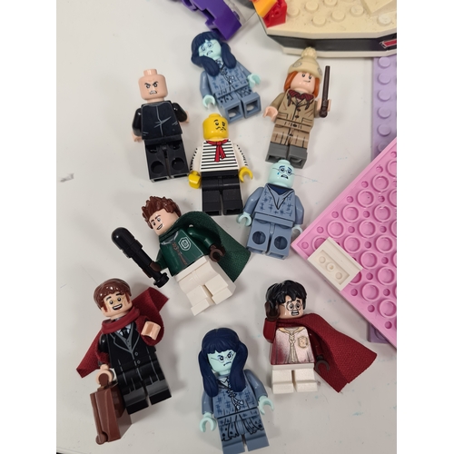 545 - Job lot of mixed Lego to include Harry Potter items and 10 various mini figure characters.