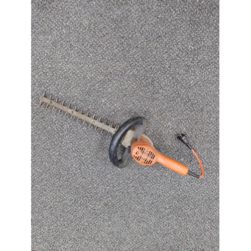 559 - Black and decker hedge trimmer, model DNJ4506