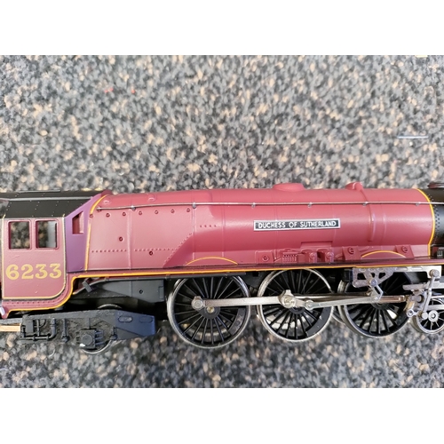 575 - Hornby railways L.M.S 462 'Duchess of Sutherland' locomotive and tender. 00 gauge train