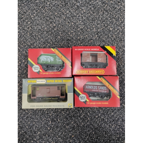 577 - Lot of 3 Hornby Railways wagons 00 gauge. (R205 B.R. ventilated van, R.097 5 plank wagon Arnold sand... 