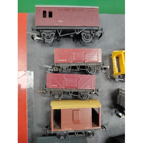 581 - Assortment of 00 gauge model trains, mostly Hornby - Tri-Ang. Coaches, locomotives, wagons carriages... 