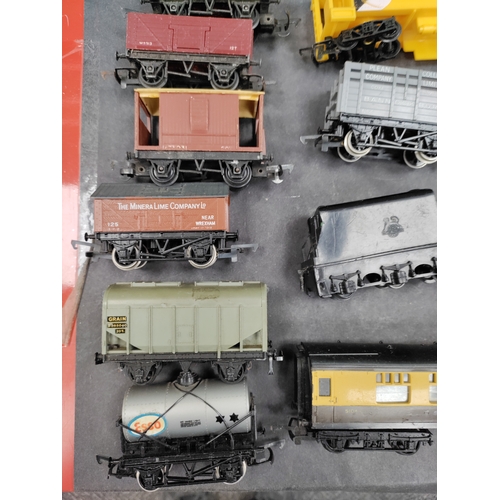 581 - Assortment of 00 gauge model trains, mostly Hornby - Tri-Ang. Coaches, locomotives, wagons carriages... 