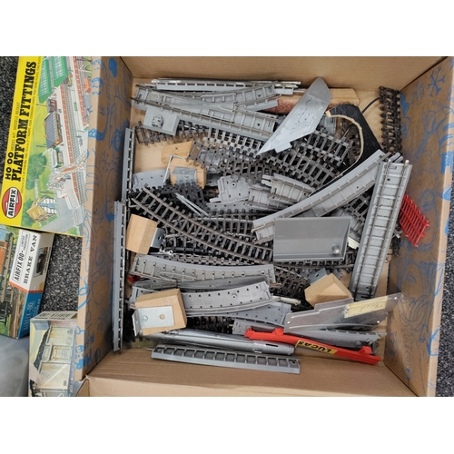 588 - Job lot of Airfix/Hornby/Bayko model building. Includes paints, tracks, scenery etc.