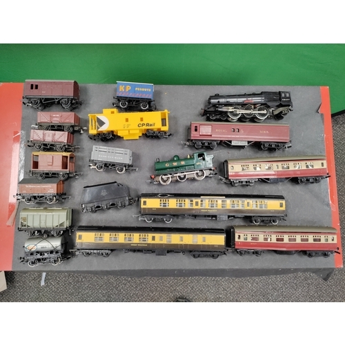 581 - Assortment of 00 gauge model trains, mostly Hornby - Tri-Ang. Coaches, locomotives, wagons carriages... 