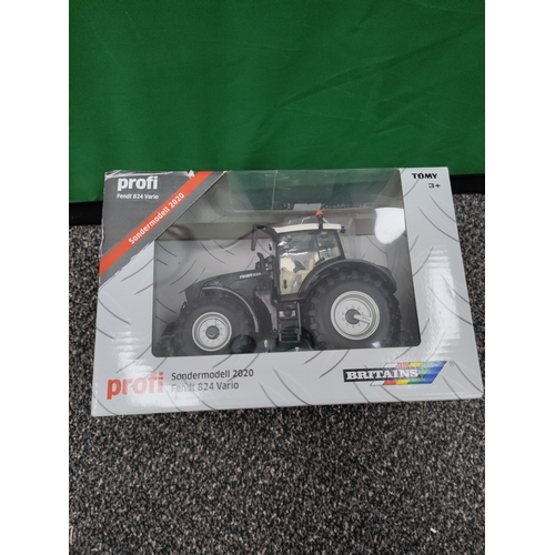 622 - Britains die cast model tractor Fendt 824 vario profi special.