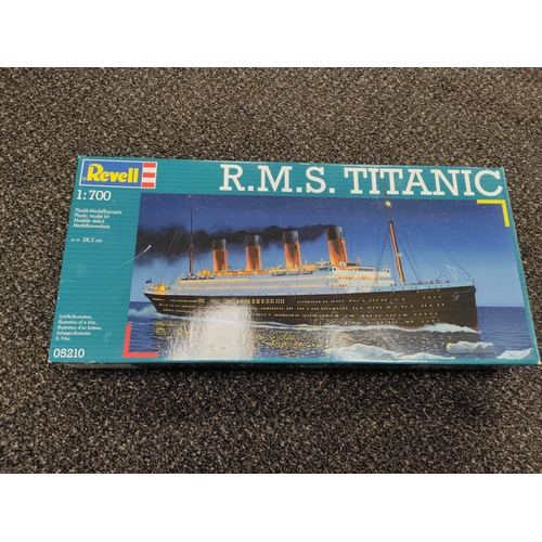 635 - Revell 1:700 scale model kit of the RMS Titanic