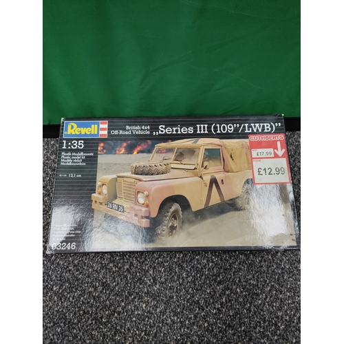 638 - Revell 1:35 scale model kit of a Land rover series III (109