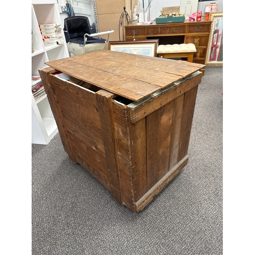 650 - North Eastern Railway wooden crate with castors; Complete with contents from a house clearance. 31 x... 