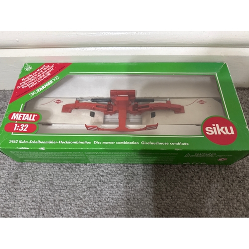 653 - Siku metal 1:32 disc mower combination