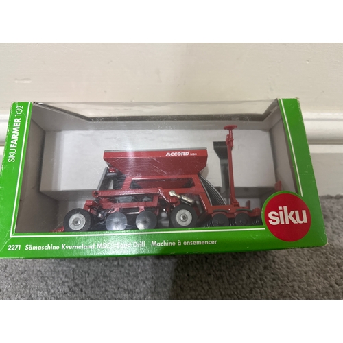 656 - Siku metal 1:32 Accord seed drill